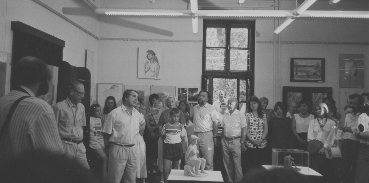 A telepet záró vázlatkiállítások 1978-tól a művelődési ház előcsarnokában, 1993-tól a Mogyoróssy Könyvtár kiállítóhelységében voltak.